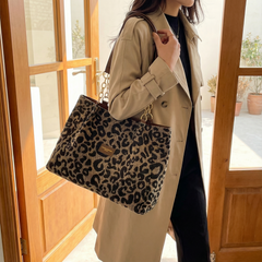 Lynxe™ – Leopard Print Tote with Chain Detail