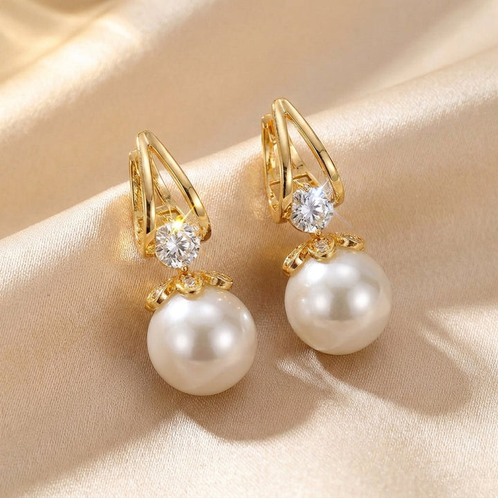 Lumara™ – Elegant Pearl Drops for Effortless Style