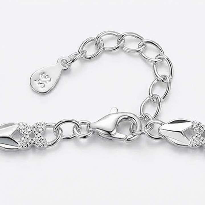 Clovara™ – Textured Silver Clover Chain Bracelet