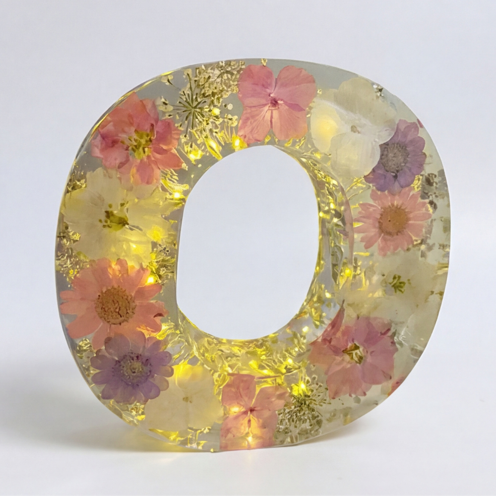 Florenza™ – Personalized Floral Resin Letter Light