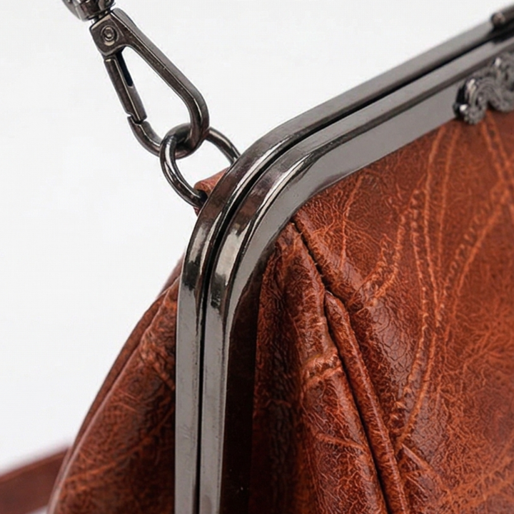 Bellora™ – Vintage Kiss Lock Handbag