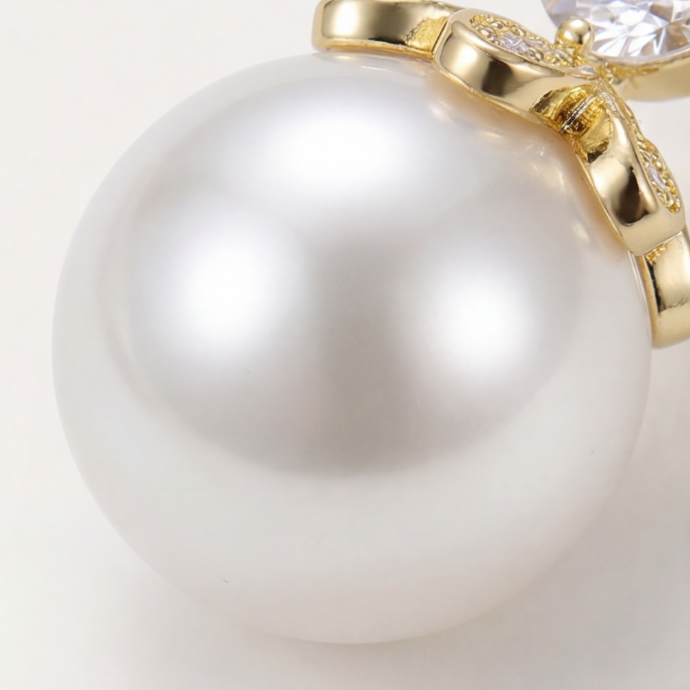 Lumara™ – Elegant Pearl Drops for Effortless Style