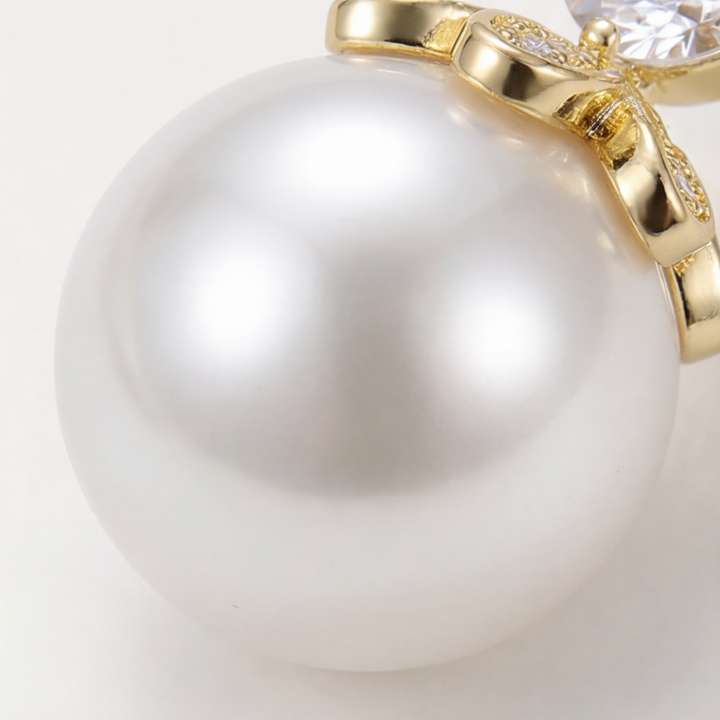 Lumara™ – Elegant Pearl Drops for Effortless Style