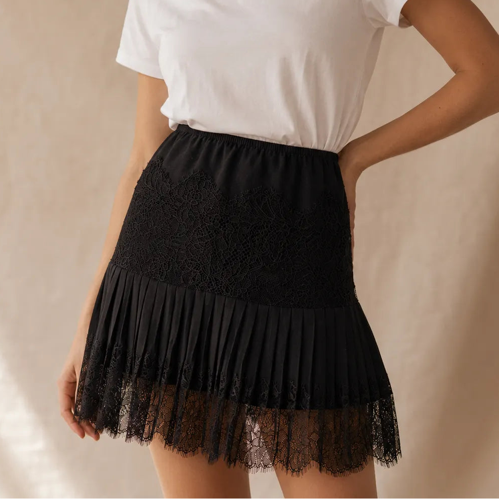 Vivelyn – Pleated Lace Trim Mini Skirt