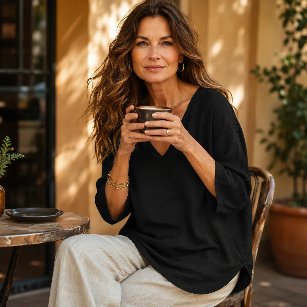 Sereva – Women's Relaxed V-Neck Blouse with Three-Quarter Sleeves and Curved Hem