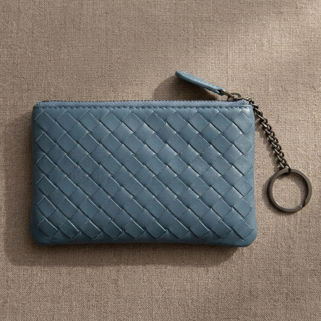 Veloura™ – Handwoven Lambskin Card Wallet