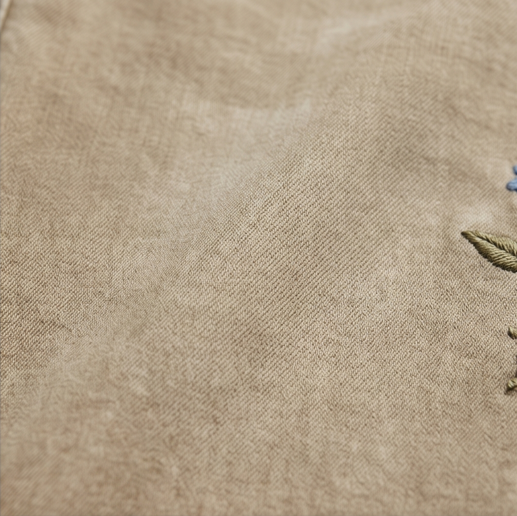 Bloomara™ – Embroidered Wide-Leg Jeans with Tulip Hem