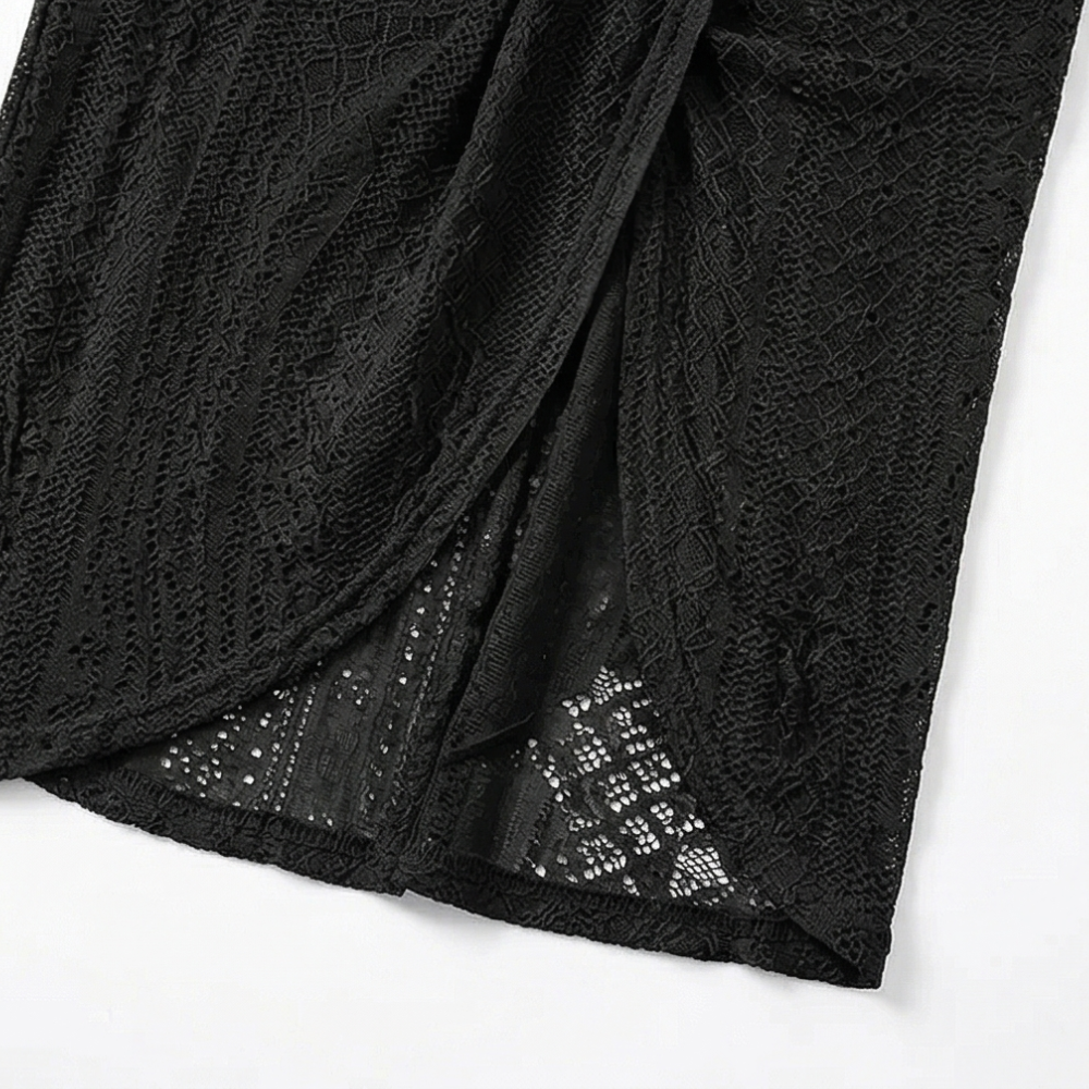 Vivara™ – Lace Halterneck Maxi Dress