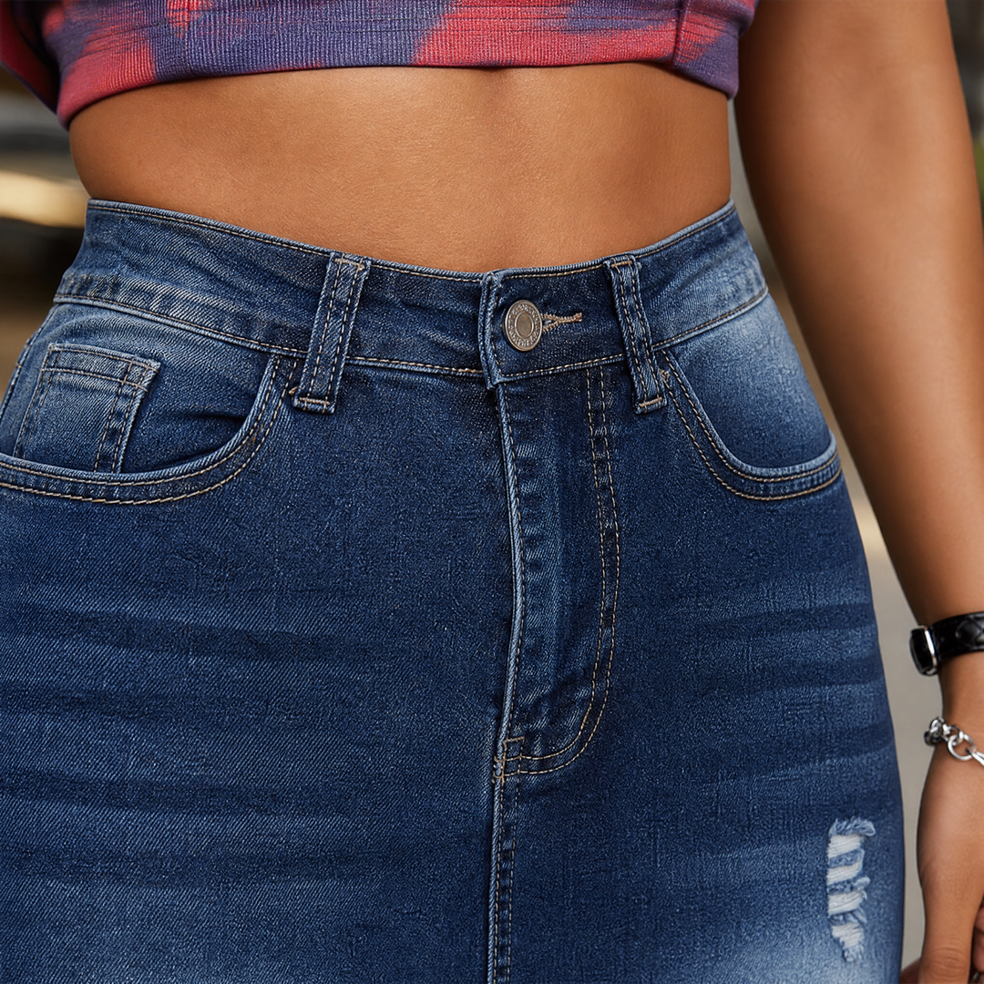 Veluna™ – Curve-Flattering Frayed Hem Denim Skirt